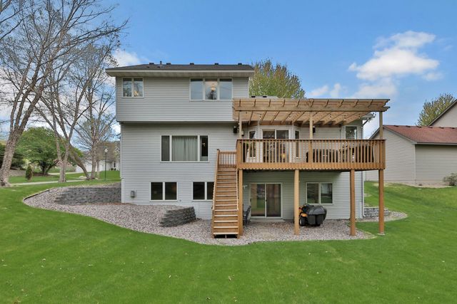 507 Owasso Hills Drive, Roseville, MN 55113
