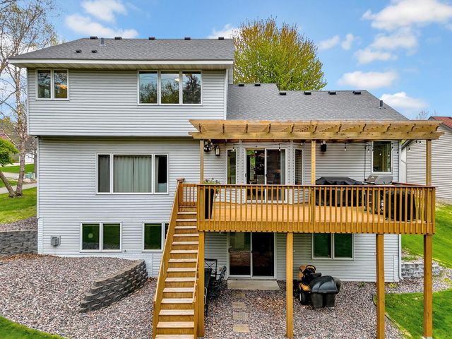 507 Owasso Hills Drive, Roseville, MN 55113