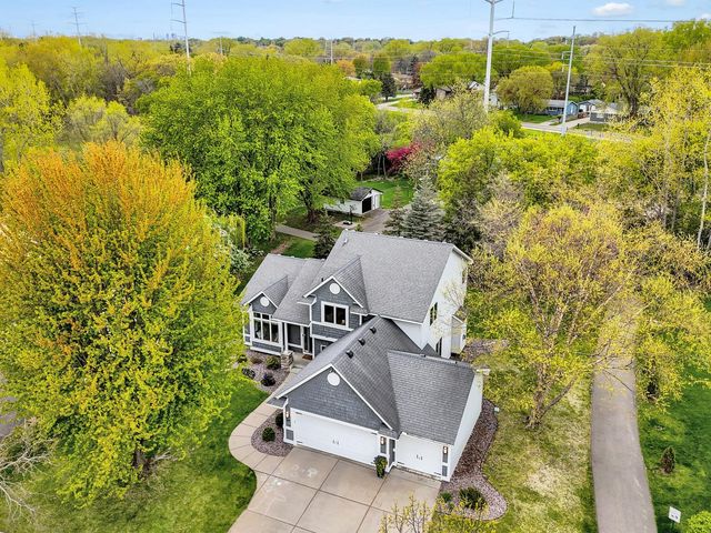 507 Owasso Hills Drive, Roseville, MN 55113