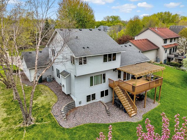507 Owasso Hills Drive, Roseville, MN 55113