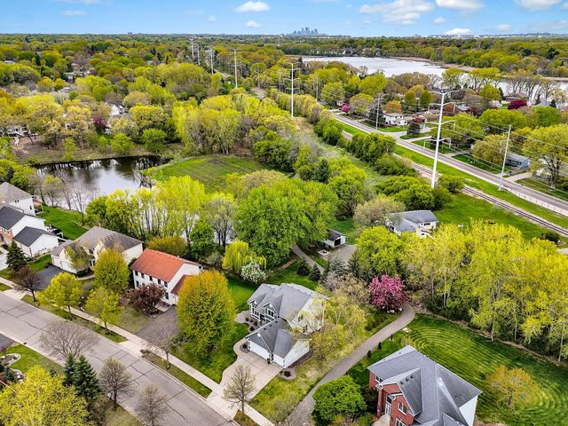 507 Owasso Hills Drive, Roseville, MN 55113