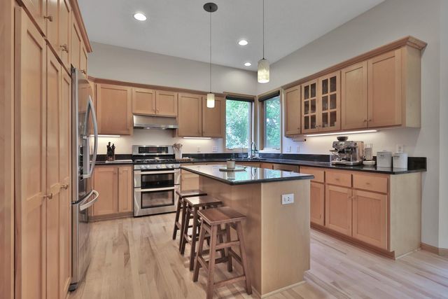 507 Owasso Hills Drive, Roseville, MN 55113