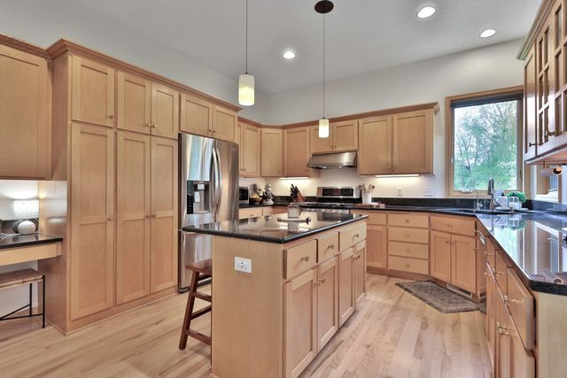 507 Owasso Hills Drive, Roseville, MN 55113