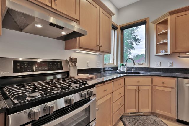 507 Owasso Hills Drive, Roseville, MN 55113