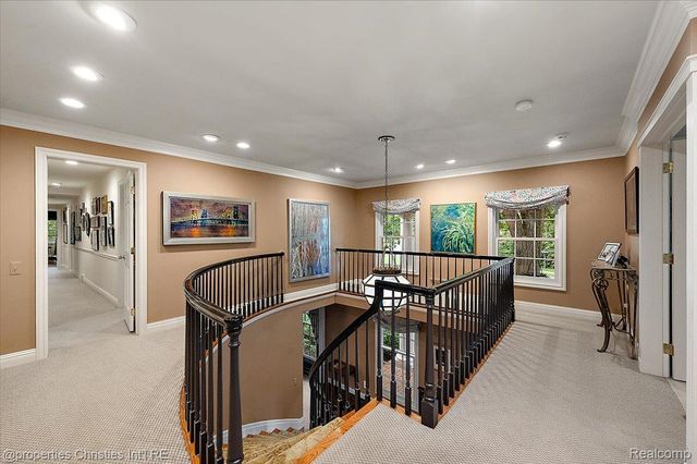 950 E Glengarry Circle, Bloomfield Hills, MI 48301