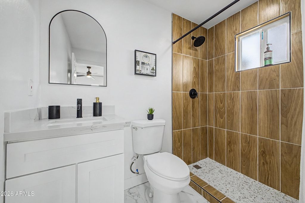 Image 14 of property listing at 4216 N 31st Drive, Phoenix, AZ 85017