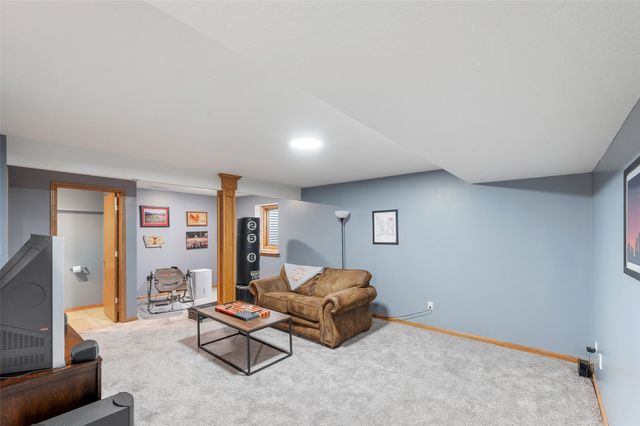 1600 E Boston Avenue, Indianola, IA 50125