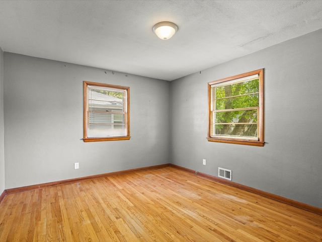 1521 Chelsea Avenue, Rockford, IL 61107