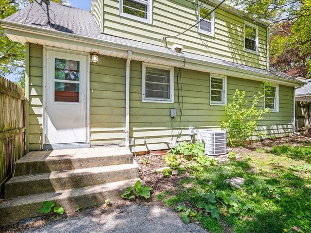 1521 Chelsea Avenue, Rockford, IL 61107