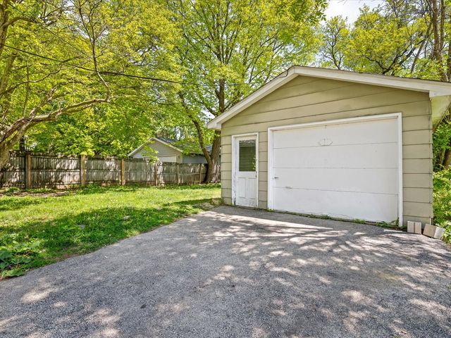 1521 Chelsea Avenue, Rockford, IL 61107