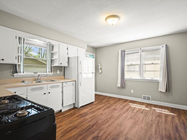1521 Chelsea Avenue, Rockford, IL 61107