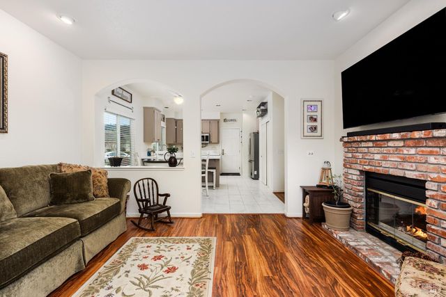 6749 Wintergreen Ct, Santa Rosa, CA 95409