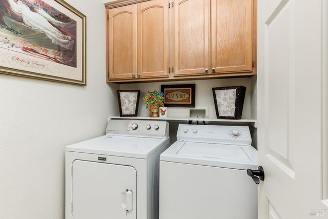 6749 Wintergreen Ct, Santa Rosa, CA 95409