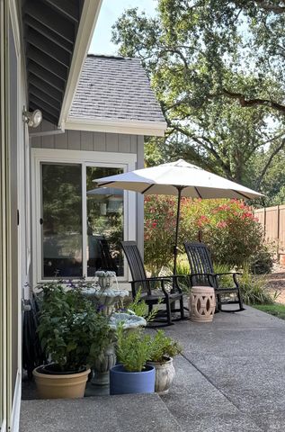 6749 Wintergreen Ct, Santa Rosa, CA 95409