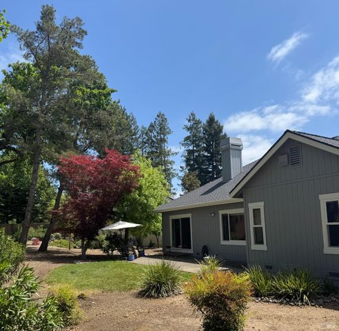 6749 Wintergreen Ct, Santa Rosa, CA 95409