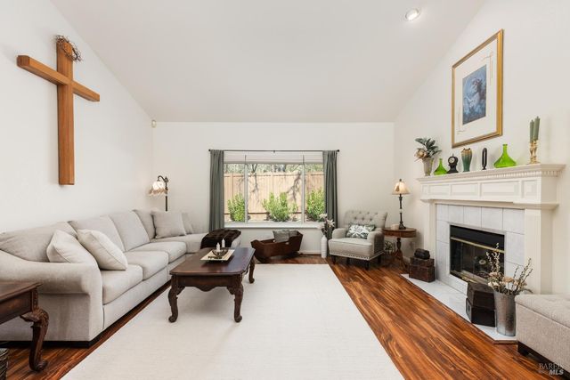 6749 Wintergreen Ct, Santa Rosa, CA 95409