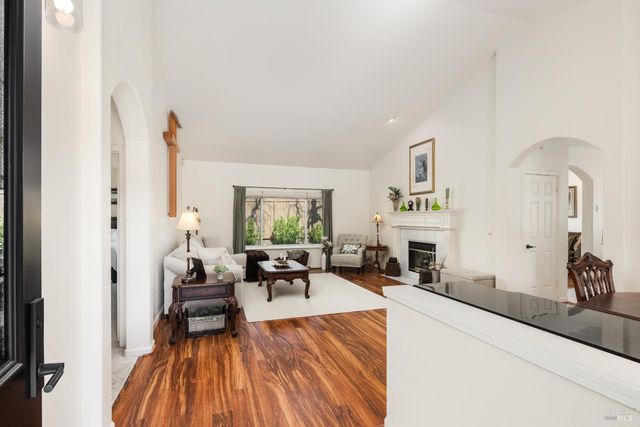 6749 Wintergreen Ct, Santa Rosa, CA 95409