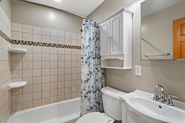 1971 Cascade DRIVE, Waukesha, WI 53188
