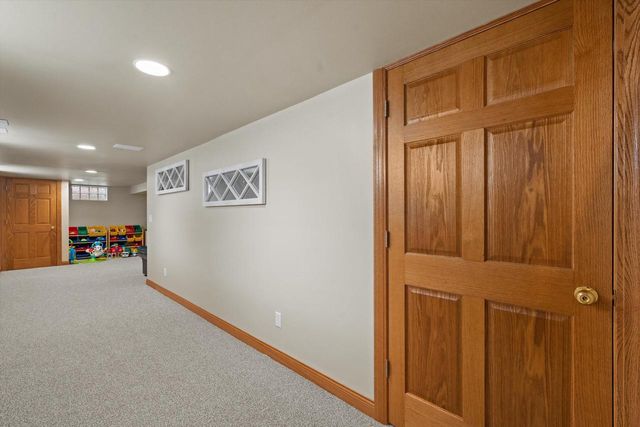 1971 Cascade DRIVE, Waukesha, WI 53188