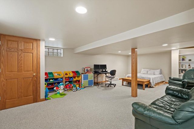 1971 Cascade DRIVE, Waukesha, WI 53188