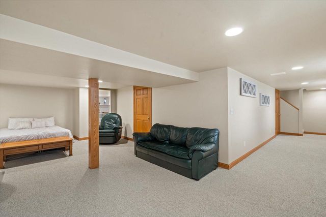 1971 Cascade DRIVE, Waukesha, WI 53188