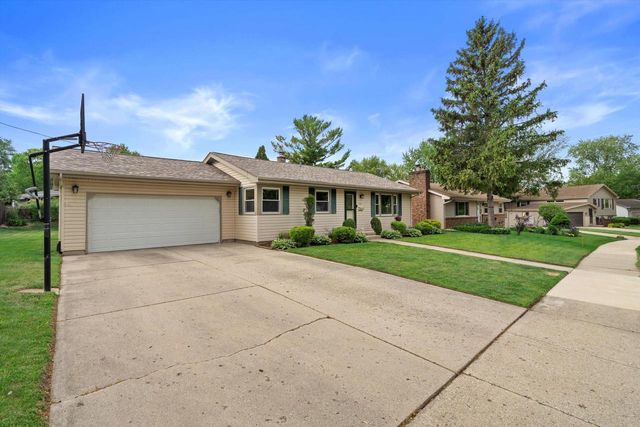 1971 Cascade DRIVE, Waukesha, WI 53188