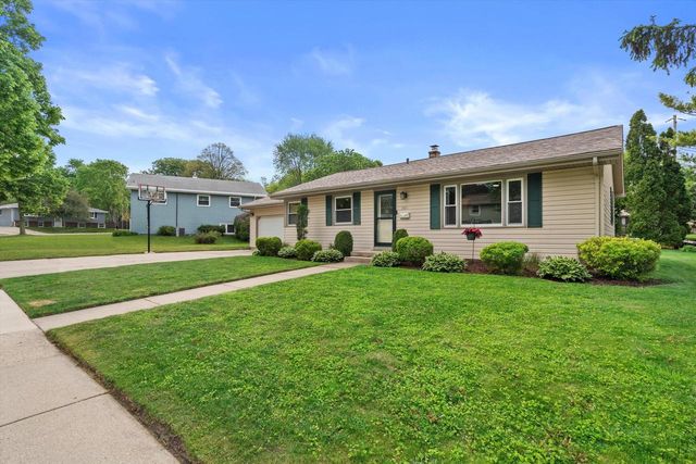 1971 Cascade DRIVE, Waukesha, WI 53188