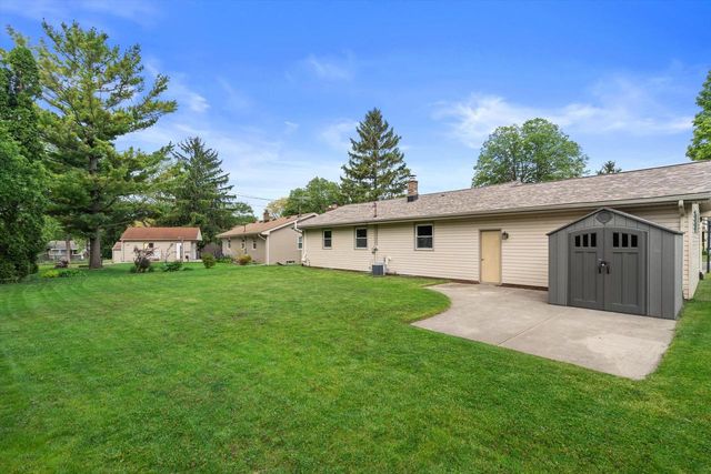 1971 Cascade DRIVE, Waukesha, WI 53188