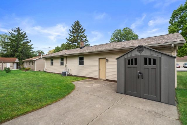 1971 Cascade DRIVE, Waukesha, WI 53188