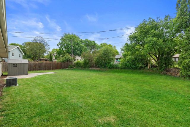 1971 Cascade DRIVE, Waukesha, WI 53188