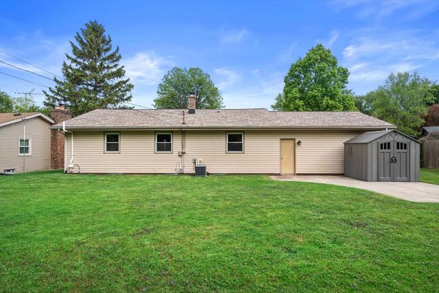 1971 Cascade DRIVE, Waukesha, WI 53188