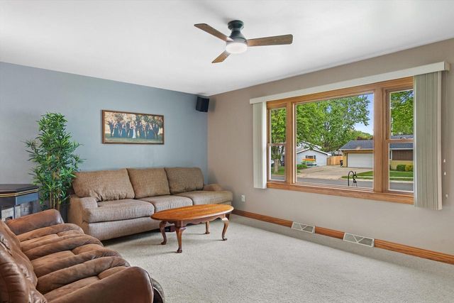 1971 Cascade DRIVE, Waukesha, WI 53188