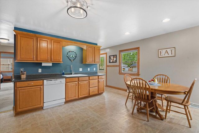 1971 Cascade DRIVE, Waukesha, WI 53188