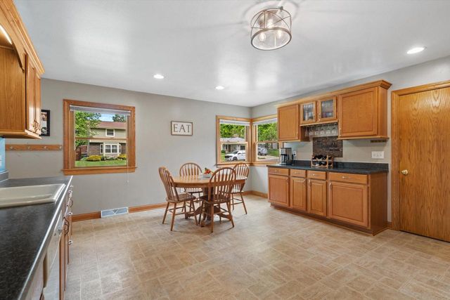 1971 Cascade DRIVE, Waukesha, WI 53188