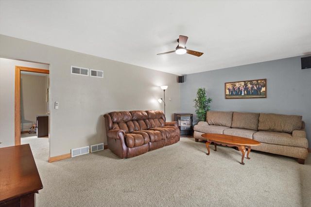1971 Cascade DRIVE, Waukesha, WI 53188