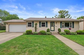 1971 Cascade DRIVE, Waukesha, WI 53188