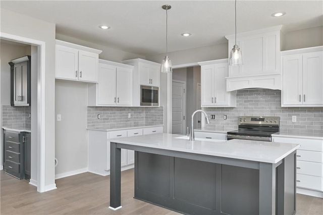 2739 W Park Street, Olathe, KS 66061