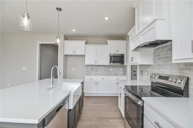 2739 W Park Street, Olathe, KS 66061