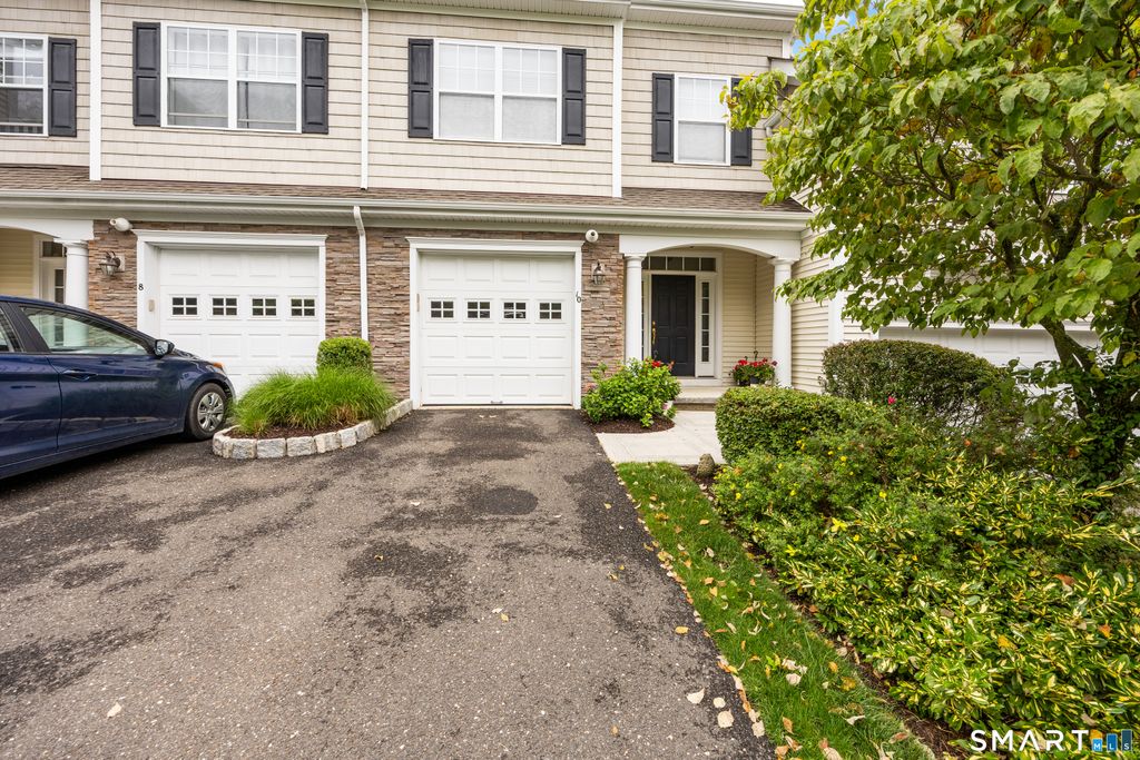 10 Ridgewood Drive 10, Middlebury, CT 06762