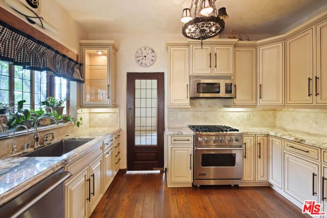 1200 N Cedar Street, Glendale, CA 91207