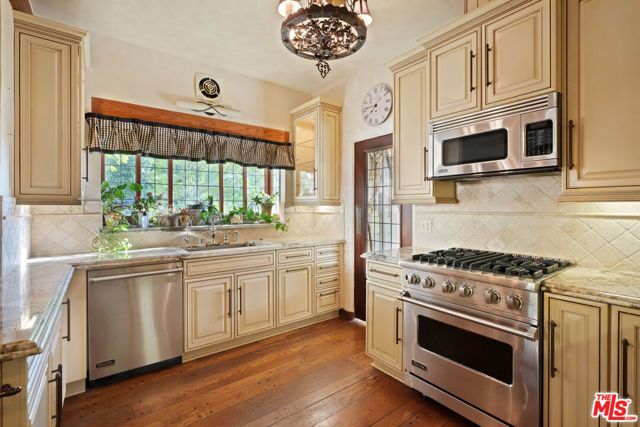 1200 N Cedar Street, Glendale, CA 91207