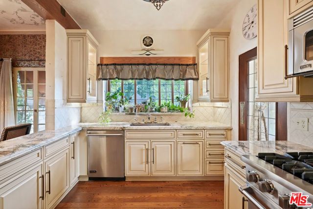 1200 N Cedar Street, Glendale, CA 91207