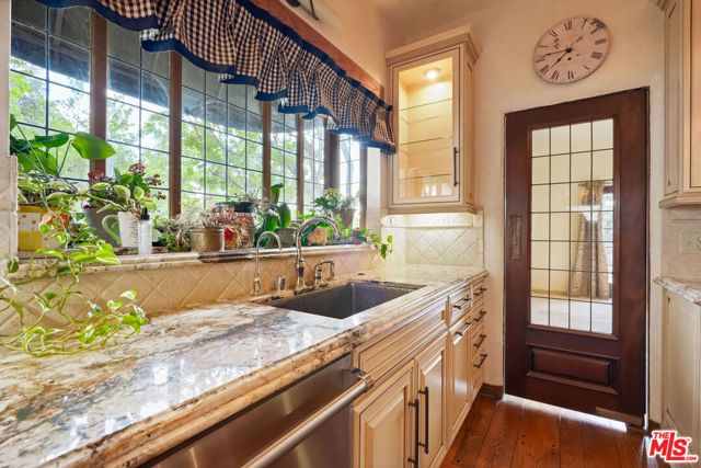 1200 N Cedar Street, Glendale, CA 91207