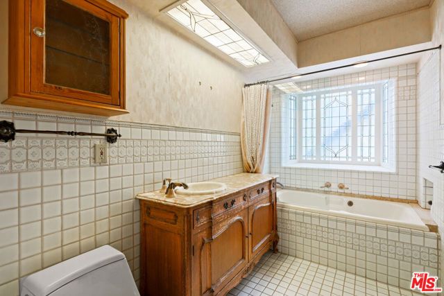 1200 N Cedar Street, Glendale, CA 91207