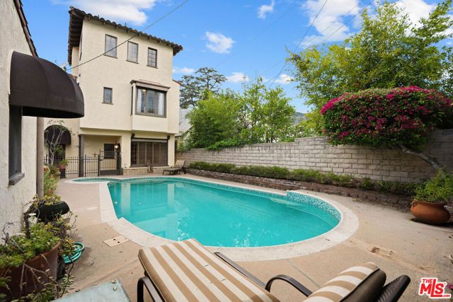 1200 N Cedar Street, Glendale, CA 91207