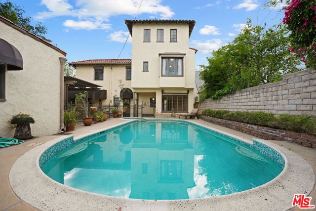 1200 N Cedar Street, Glendale, CA 91207