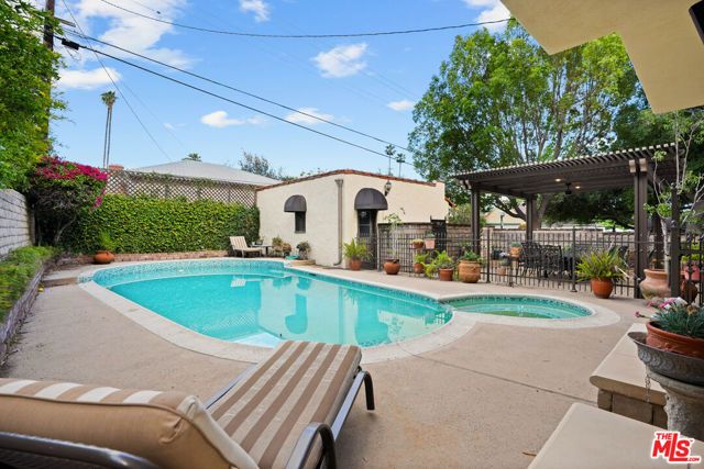 1200 N Cedar Street, Glendale, CA 91207