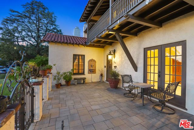 1200 N Cedar Street, Glendale, CA 91207