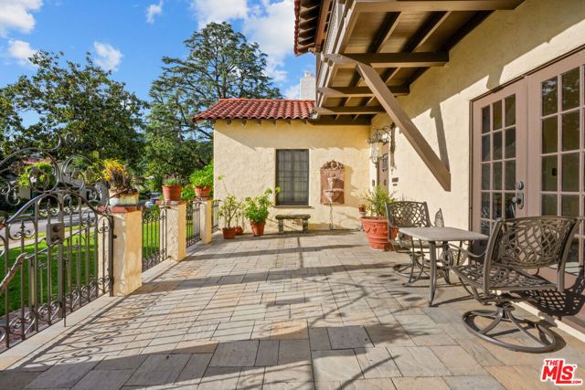 1200 N Cedar Street, Glendale, CA 91207