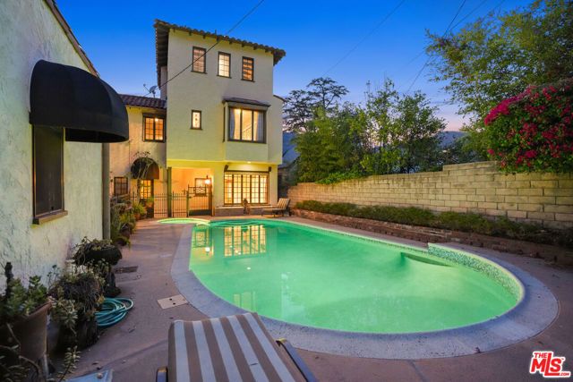 1200 N Cedar Street, Glendale, CA 91207